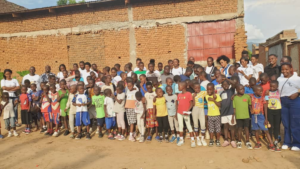 Volunteers and children group photo